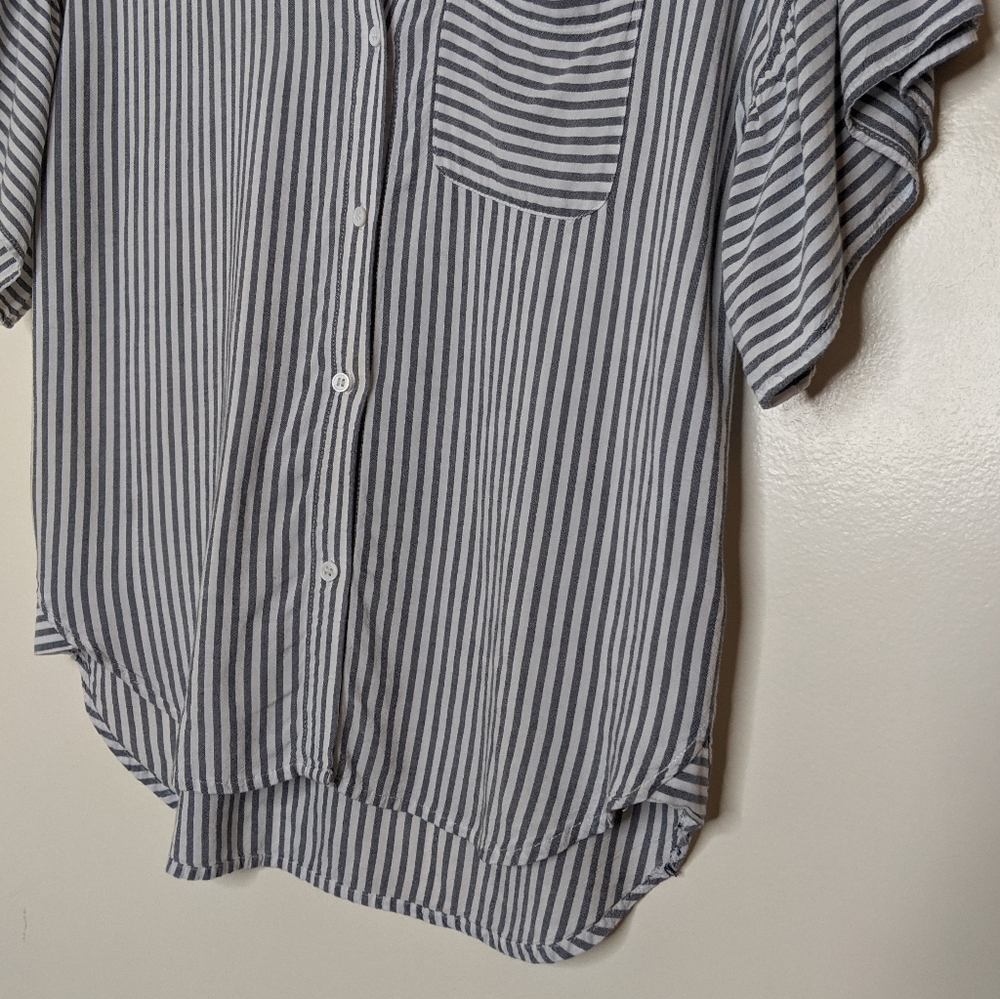 Vince Camuto Button Down Shirt & Ruffled Sleeve - Picture 5 of 7
